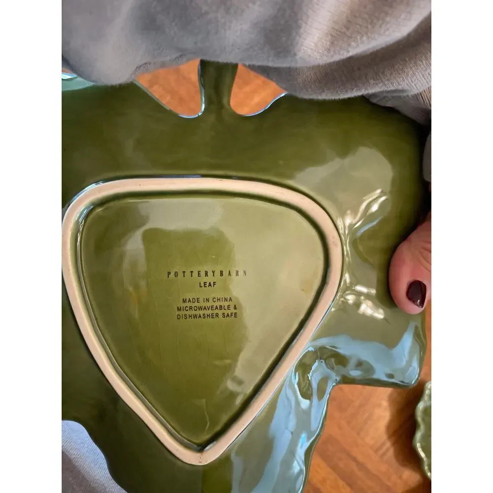 Pottery barn, leaf plate set of four green